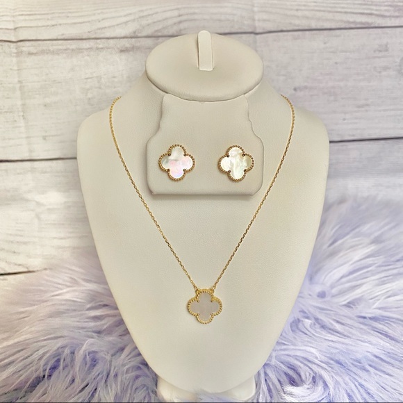 Four leaf Clover Necklace in Gold Finish 100% Sterling Silver - Picture 12 of 12